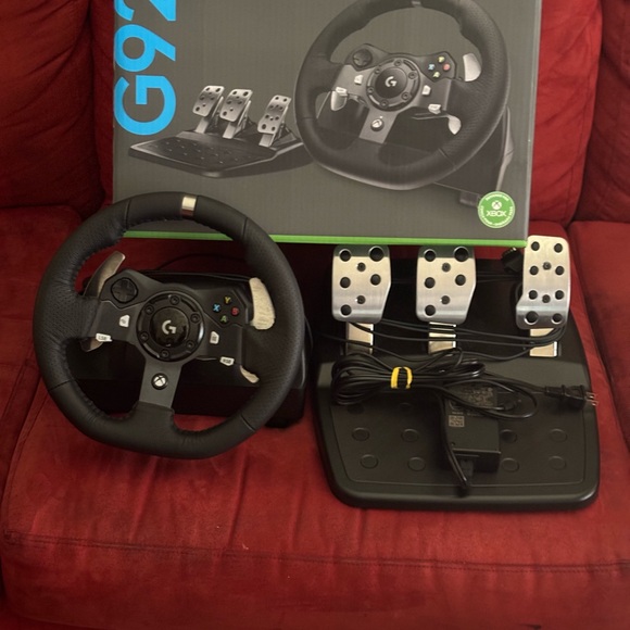 G920 Racing Wheel - Picture 2 of 6
